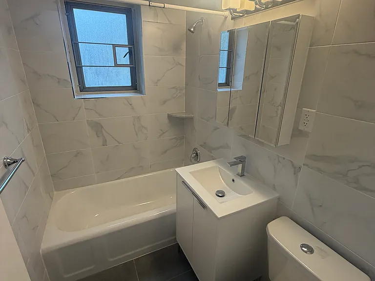 65th Cres — Photo 9