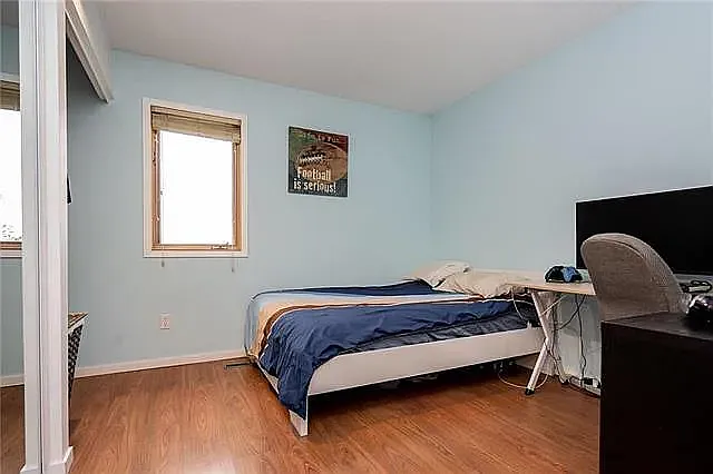 135 Cassin Cres — Photo 17
