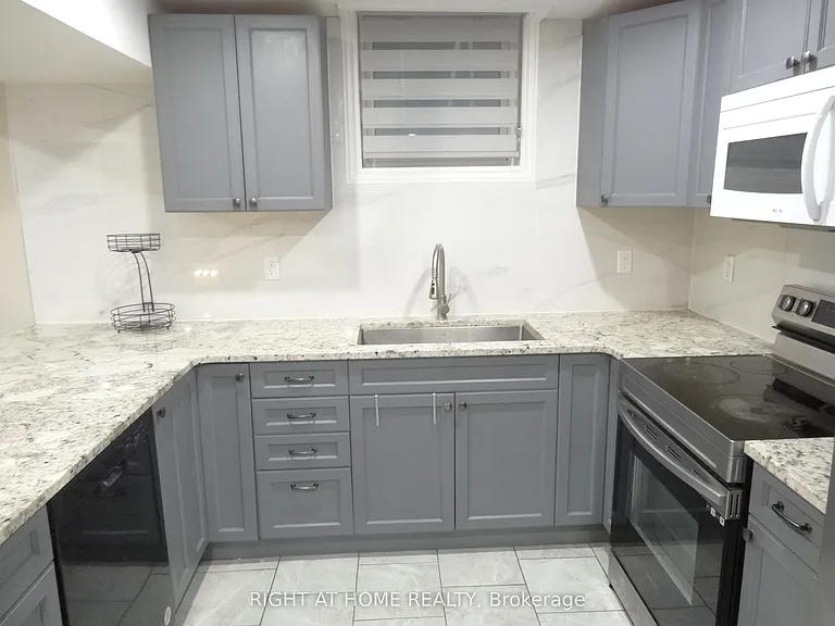 39 Devondale St #LOWER LEVEL — Photo 14