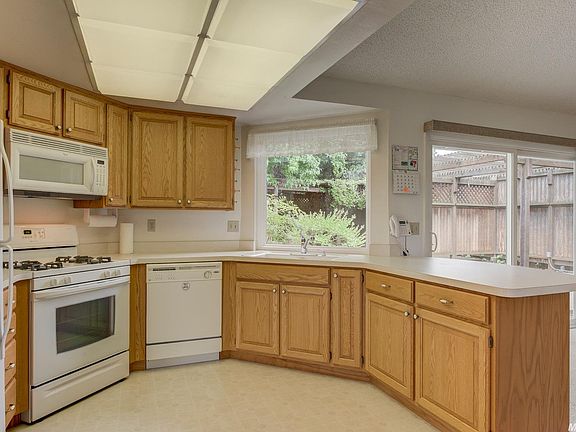 3rd image of 7977 Coral Oak Way