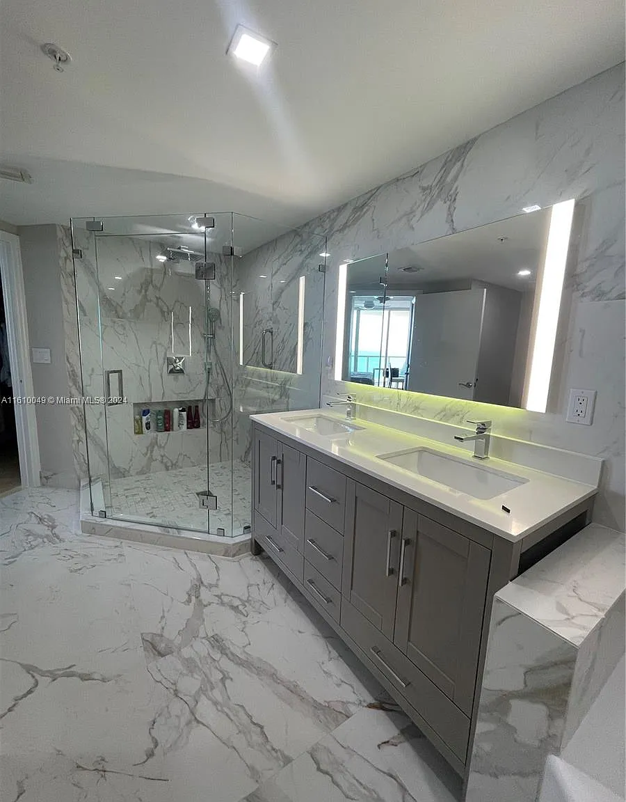 La Perla Condo — Photo 3