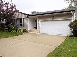 637 Hawthorne Rd, Buffalo Grove, IL 60089