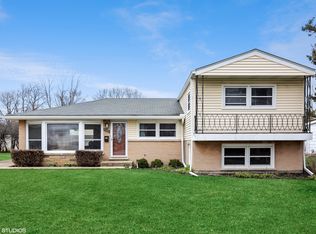 2746 Norma Ct, Glenview, IL