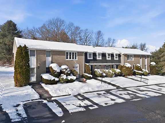2nd image of 15 Fieldstone Drive