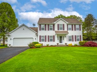 3 Acorn Dr, Windsor Locks, CT 06096