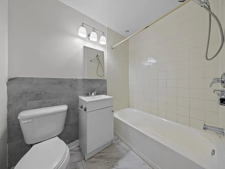 1435 Morisset Ave — Photo 9