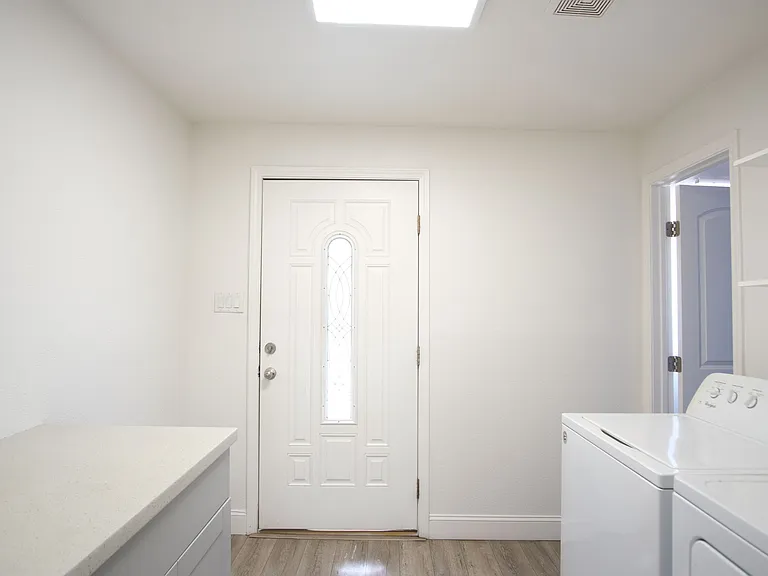 810 E Olive Ave — Photo 17