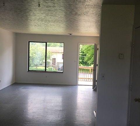 2nd image of 1305 Winchester Dr APT 1