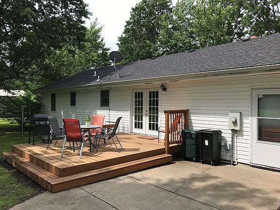 Nice deck off of kitchen. 