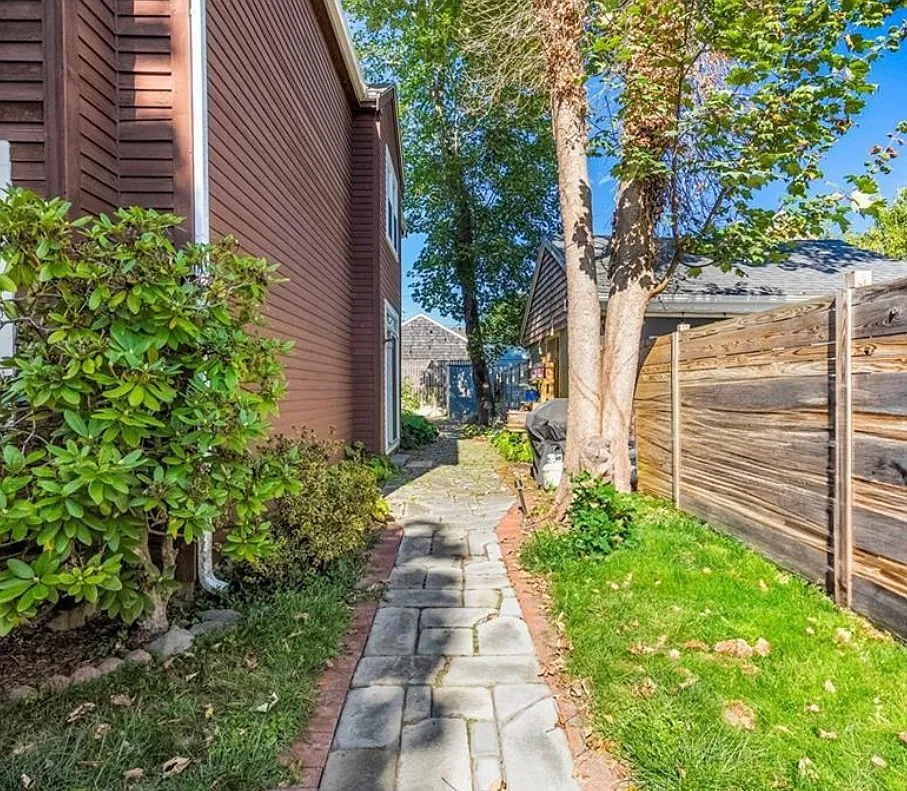 3 bed, 1.5 bath, 1114 sqft, $3,300 — Photo 4