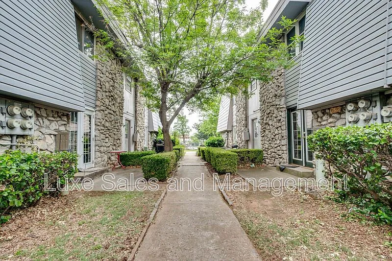 1 bed, 1.0 bath, 816 sqft, $795 — Photo 1