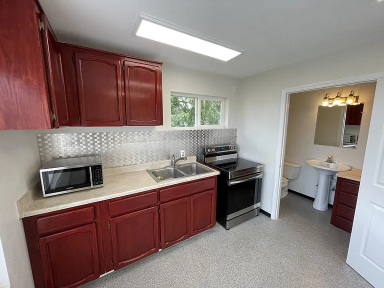 509 S Montesano St #1 — Photo 4