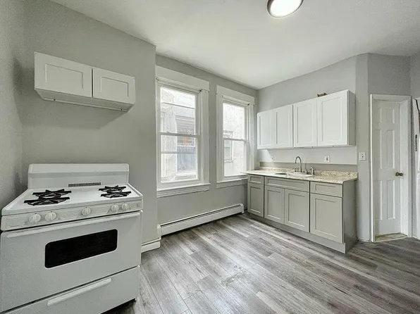 135 W 54th St APT 5, Bayonne, NJ 07002