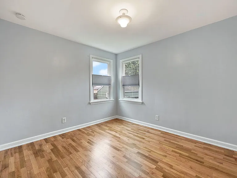 1223 Puget St NE — Photo 13