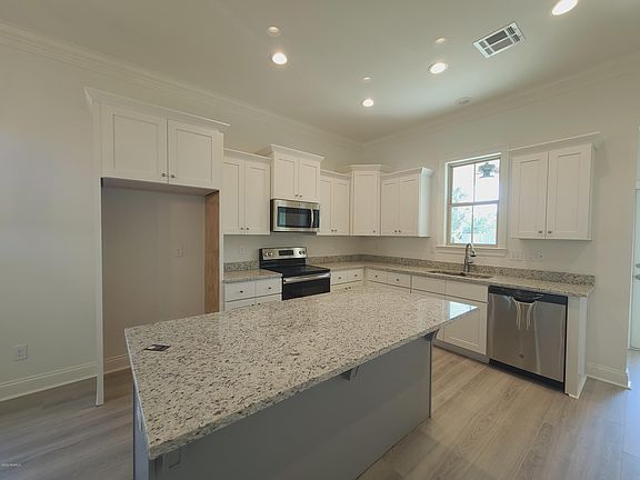 3rd image of 133 Twin Meadow Ln