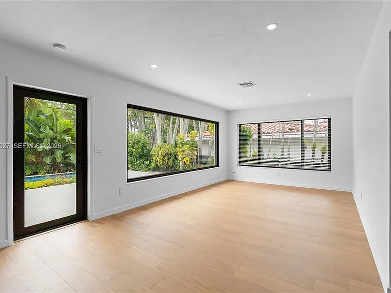 517 Palermo Ave — Photo 3