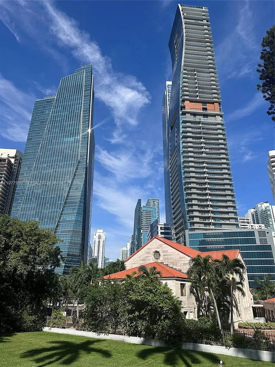 Building Photo - 1541 Brickell Ave #B403