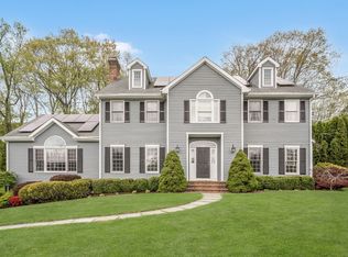 118 Meadowview Dr, Trumbull, CT 06611