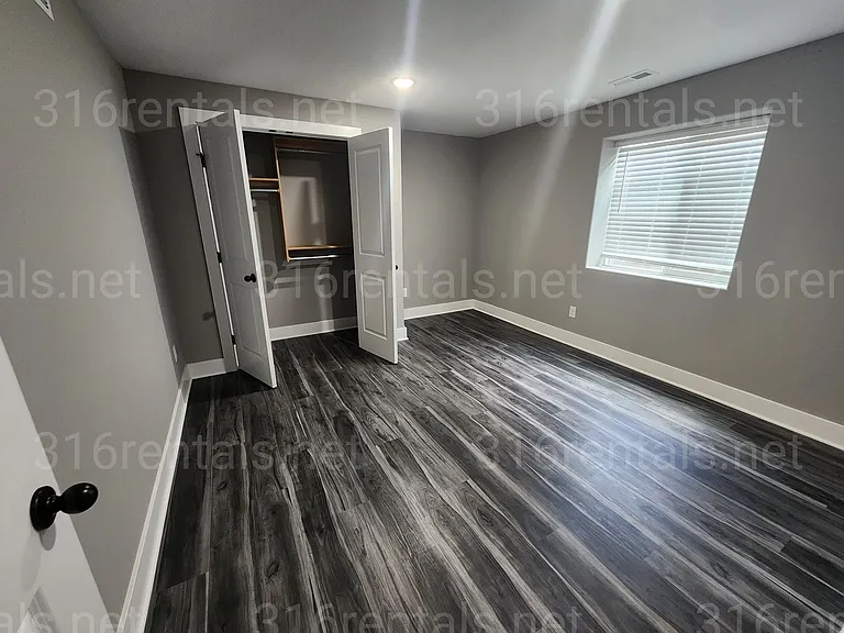 5267 N Toben Ct — Photo 5