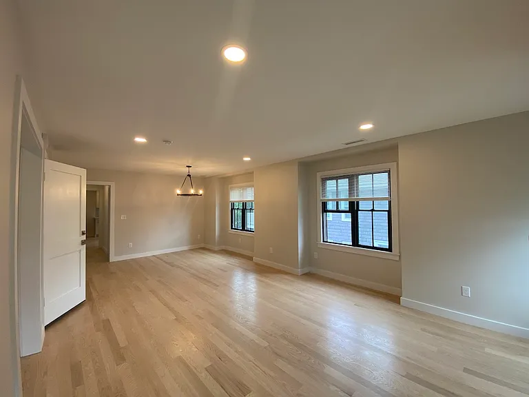31-33 Brimmer St #2 — Photo 4
