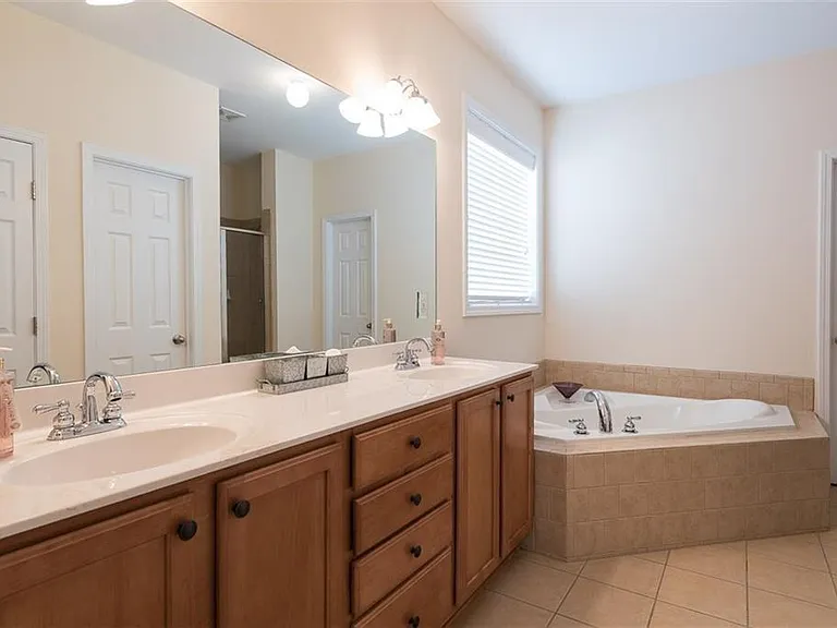 4330 Granby Cir — Photo 10