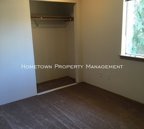 3rd image of 1313 Wisteria Dr SE