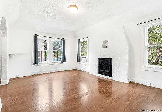 3 bed, 1.0 bath, 1340 sqft, $1,400 — Photo 4