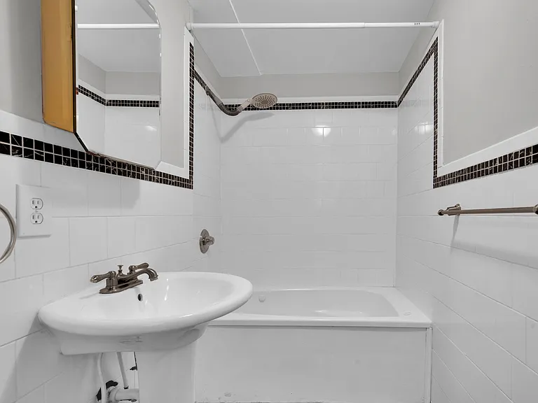 1820 Clydesdale Pl NW #C — Photo 26