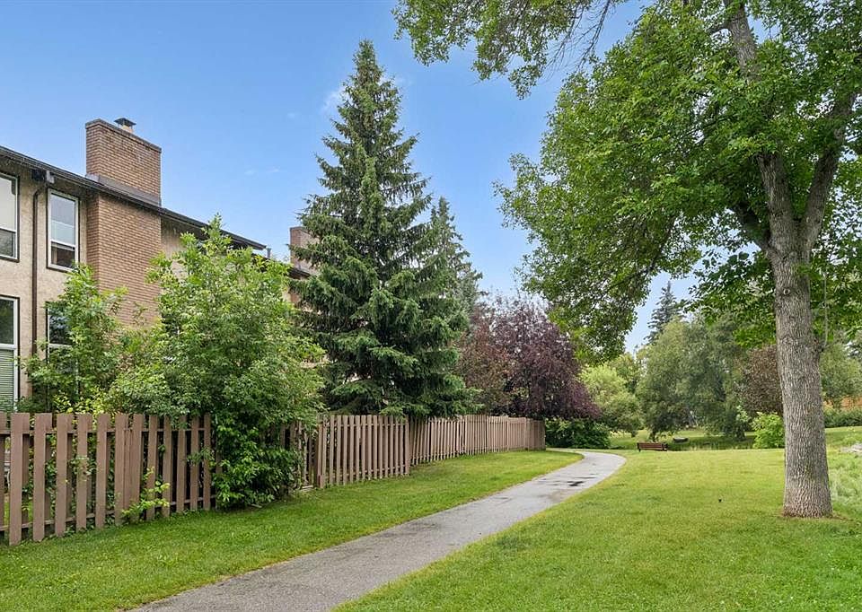1st image of 1011 SE Canterbury Dr SW #25