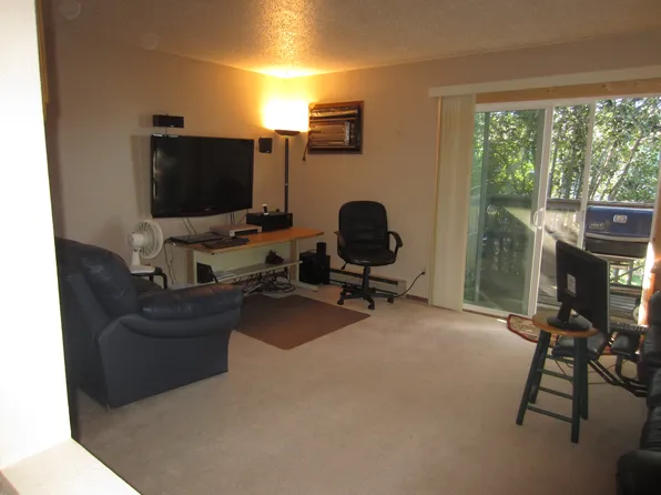 647 29th St W, Dickinson, ND 58601