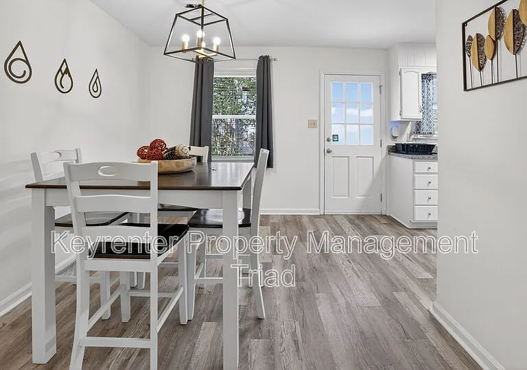 115 S Mendenhall St #D — Photo 5