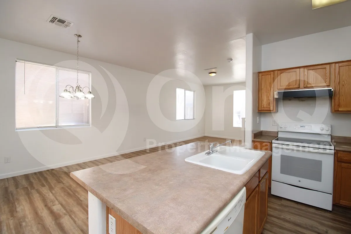 2 bed, 2.0 bath, 1316 sqft, $1,550 — Photo 3