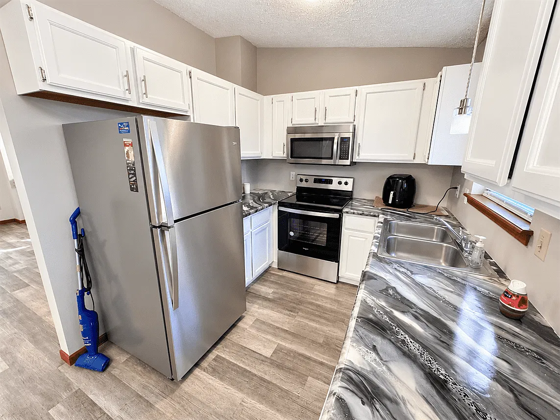 3 bed, 1536 sqft, $1,850 — Photo 2
