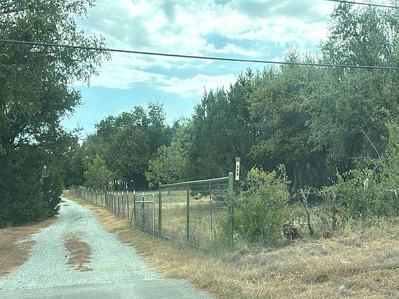 3rd image of 775 E Fm 1187