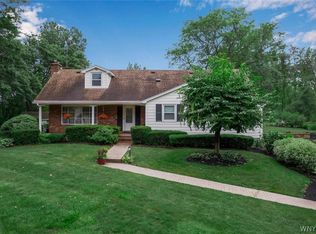 14 Locust Dr, Middleport, NY 14105