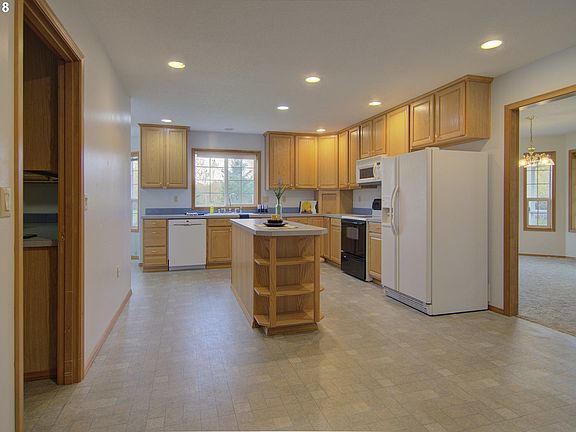 2nd image of 10509 NE 107th St