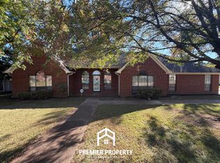 6351 Oak Walk Ln, Memphis, TN 38135