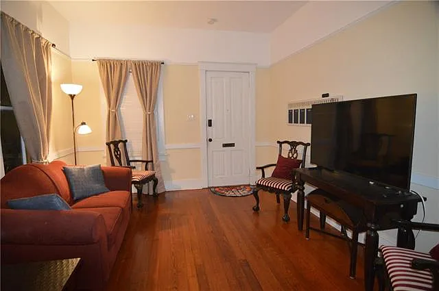 3 bed, 1.5 bath, 1425 sqft, $2,995 — Photo 3