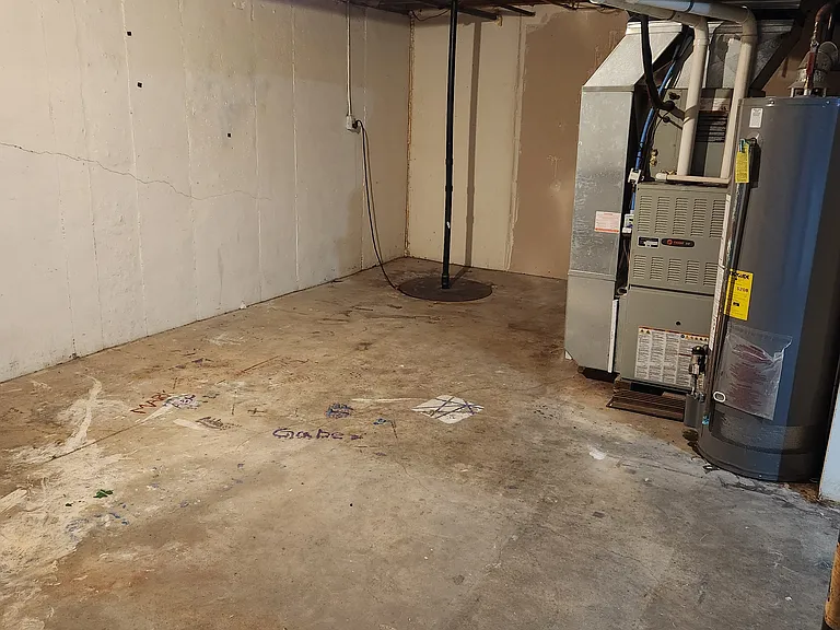 1310 E North St #9 — Photo 10