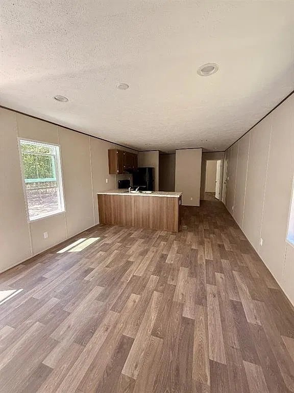 2 bed, 2.0 bath, 900 sqft, $1,275 — Photo 2