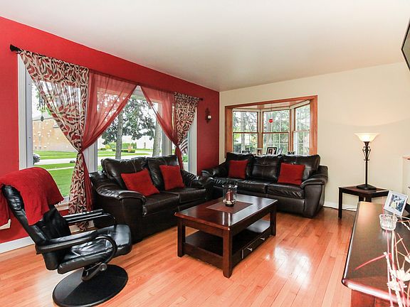 2nd image of 2234 Eastview Dr