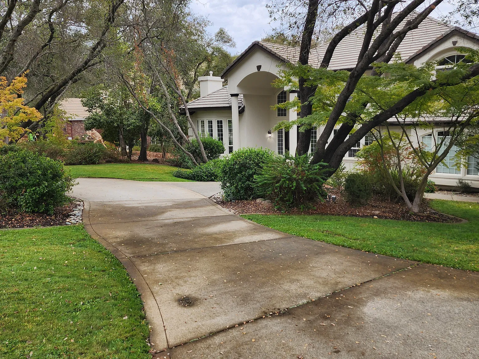 5 bed, 4340 sqft, $5,600 — Photo 2
