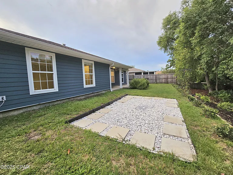 603 Diamonte Cir — Photo 25