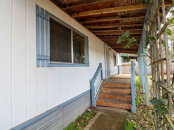 3rd image of 629 Frederick Ct