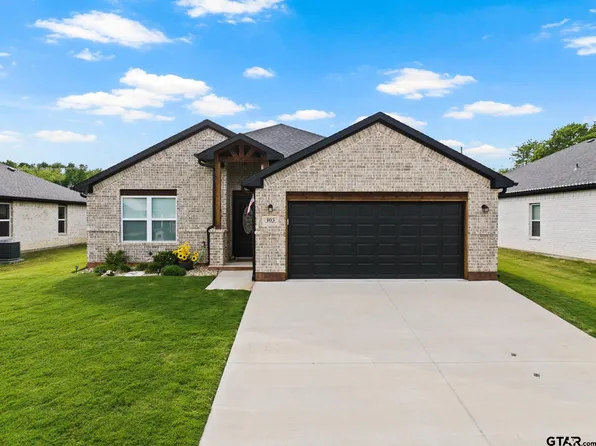 103 Saint James St, Mount Pleasant, TX 75455