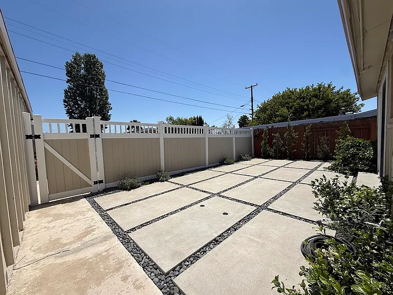 9158 Rebecca Ave — Photo 18