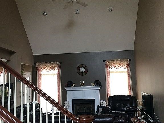 3rd image of 113 Hemlock Dr