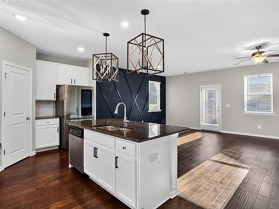 3rd image of 1553 Spring Hollow Way