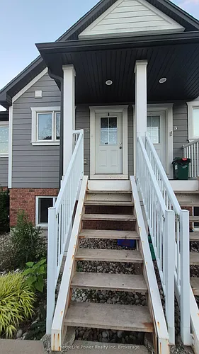 225 Riddell St Photo 1