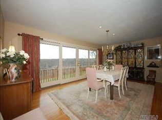 35 Eastwoods Dr, Cold Spring Harbor, NY 11724